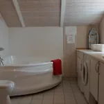 Hébergement de vacances 6 Personen Kinderfreundliches Mit Sauna, Whirlpool Und Kaminofen In