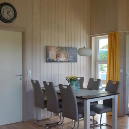 6 Personen Kinderfreundliches Mit Sauna, Whirlpool Und Kaminofen In Сasa de vacaciones *