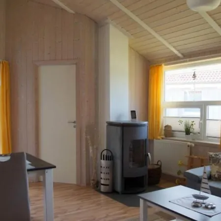 6 Personen Kinderfreundliches Mit Sauna, Whirlpool Und Kaminofen In *