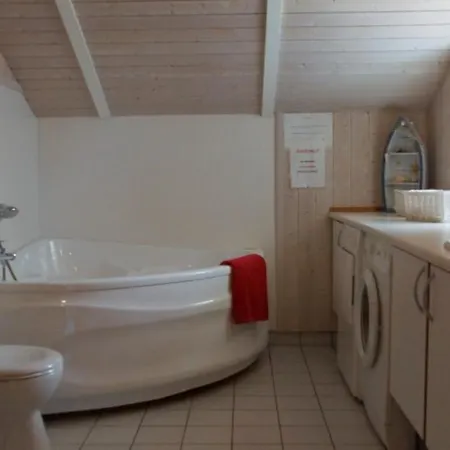 Prázdninový dům 6 Personen Kinderfreundliches Mit Sauna, Whirlpool Und Kaminofen In *