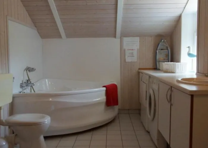 Hébergement de vacances 6 Personen Kinderfreundliches Mit Sauna, Whirlpool Und Kaminofen In