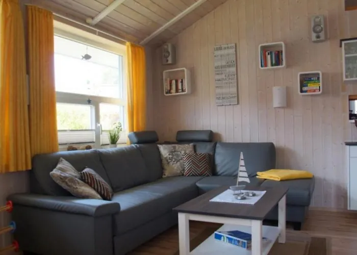 6 Personen Kinderfreundliches Mit Sauna, Whirlpool Und Kaminofen In *