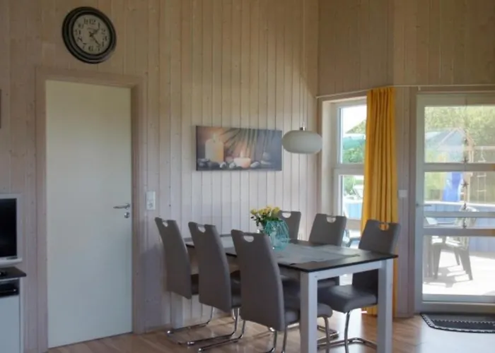 6 Personen Kinderfreundliches Mit Sauna, Whirlpool Und Kaminofen In Hébergement de vacances *