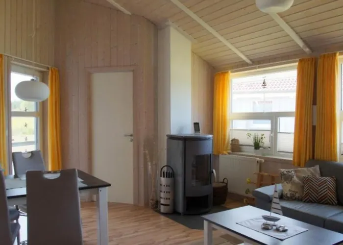 6 Personen Kinderfreundliches Mit Sauna, Whirlpool Und Kaminofen In *